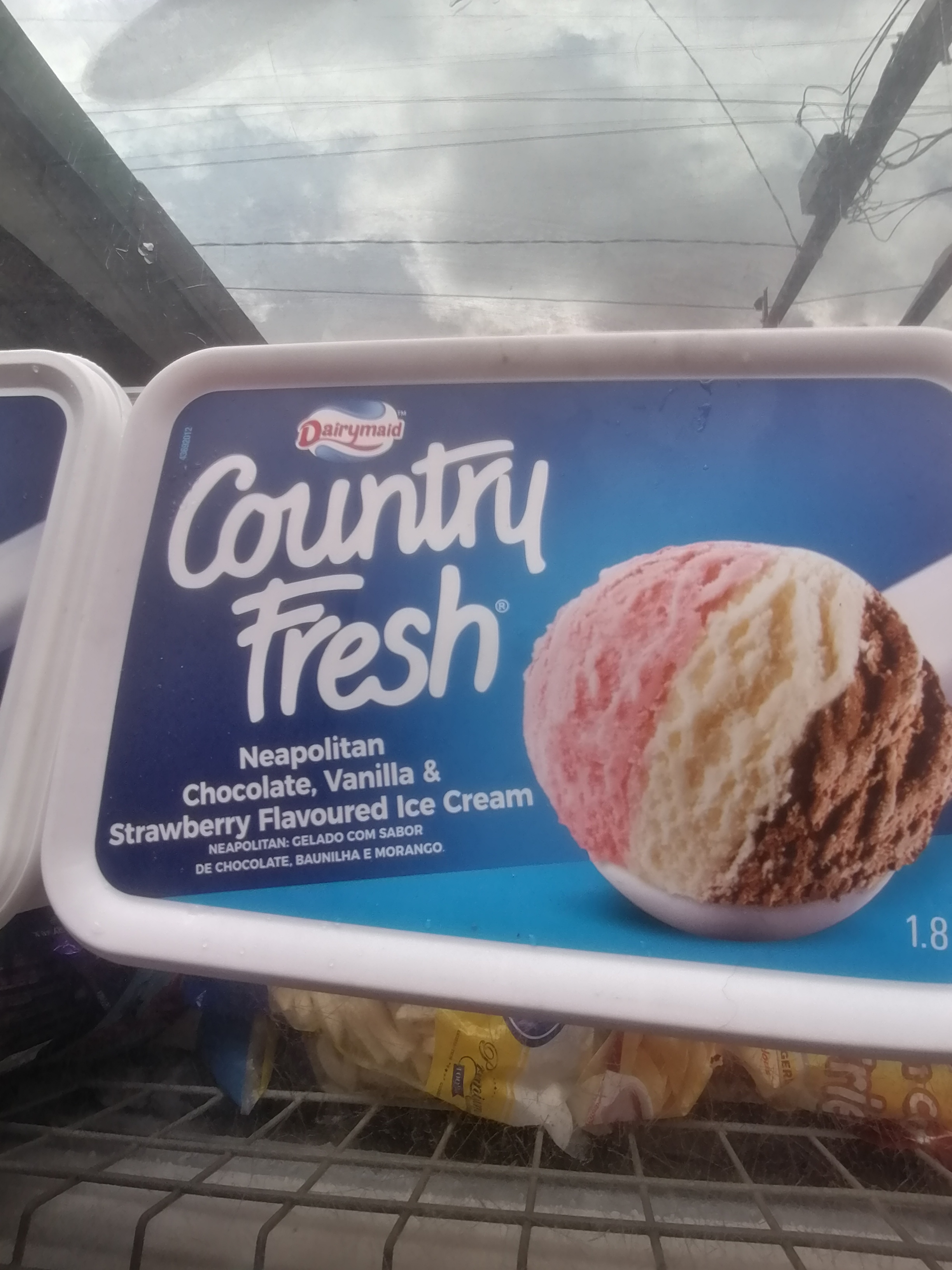 Neapolitan chocolate vanilla,strawberry ice cream 1.8L